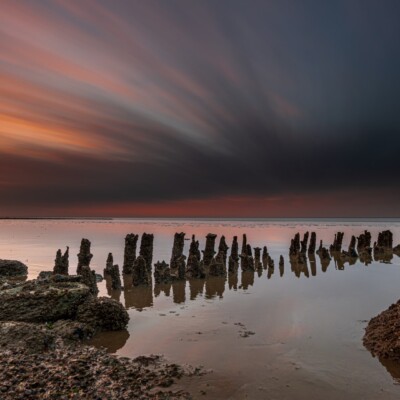 Kleurrijk lijnenspel in de lucht